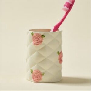 NWT Urban Outfitters Floral Quilted Toothbrush Holder